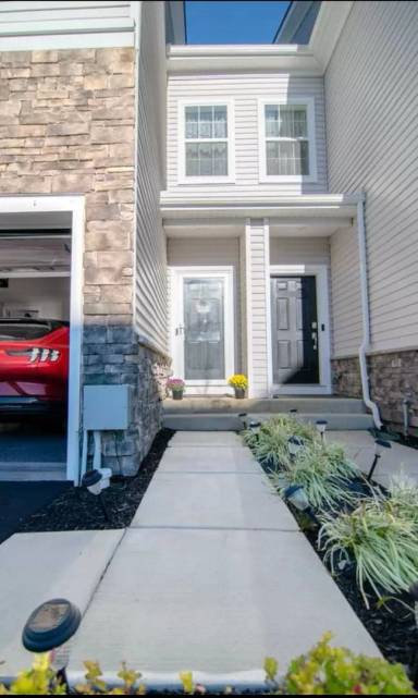 Main picture of 153 Livingston Ln