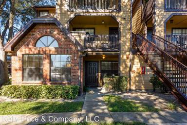 Main picture of 355 Lakepointe Dr