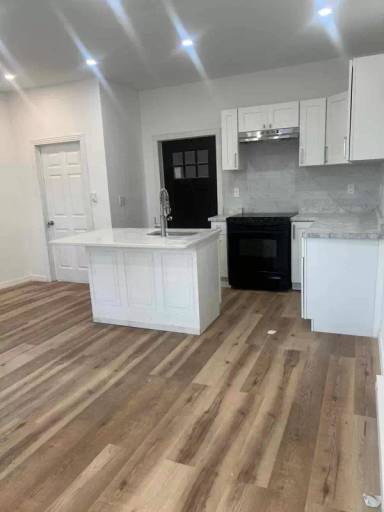 Main picture of 335 W Blaine St
