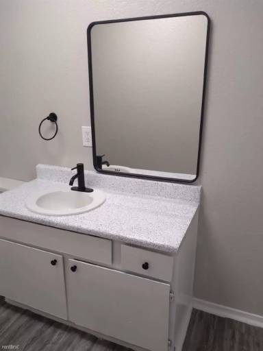Main picture of Country Oaks Apartments
