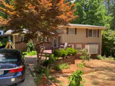 Main picture of 2467 Woodacres Rd NE
