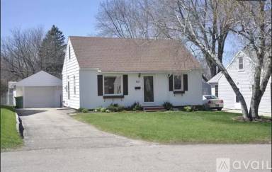 Main picture of 329 18 1/2 Ave SW