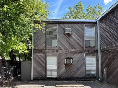 Main picture of 1011 W 23rd St