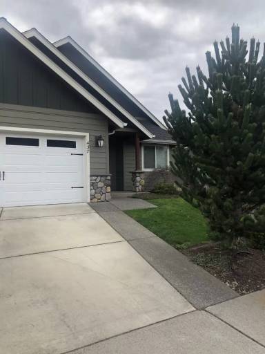 Main picture of 437 SE Cadet Ct