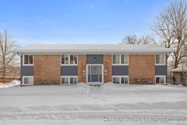 Main picture of 810 Benson Ave NE