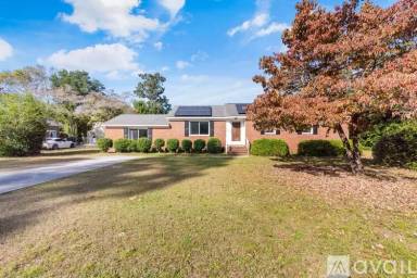 Main picture of 417 N Crestwood Dr