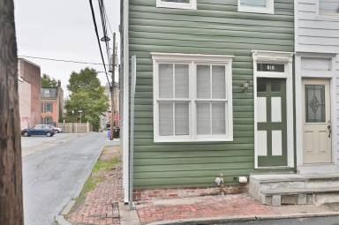 Main picture of 919 Penn St