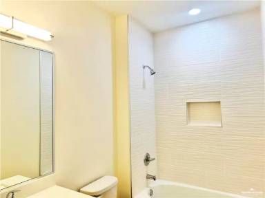 Main picture of 3009 W Driftwood St
