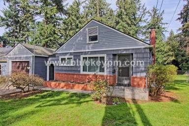 Main picture of 1949 NE Bell Dr