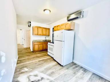 Main picture of 3515 Bruckner Blvd