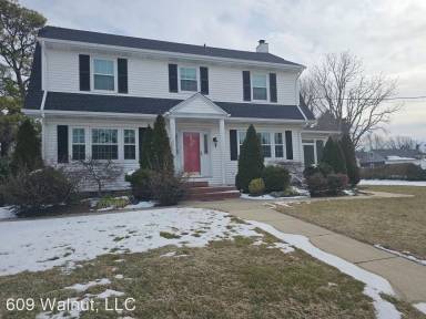Main picture of 609 N Walnut St