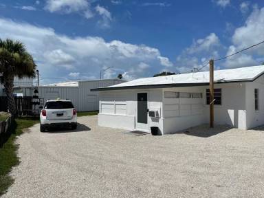 Main picture of 1746 S Tamiami Trl