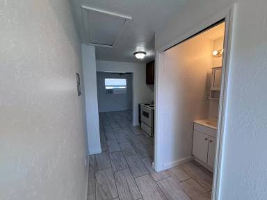Main picture of 2139 Washington St NE