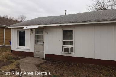 Main picture of 1228 N Eisenhower Dr