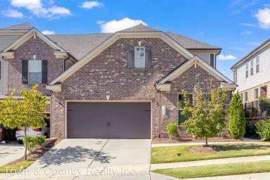 Main picture of 718 Lampwick Ln