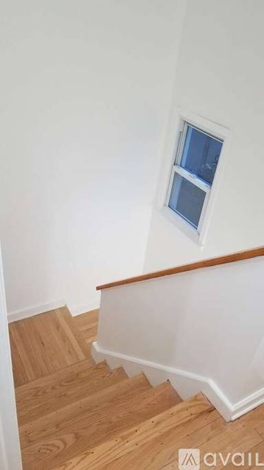 Main picture of 113 Hollister St