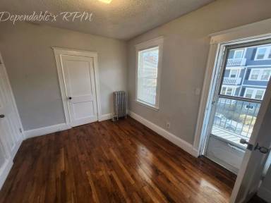 Main picture of 64 Whitten St