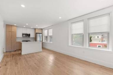 Main picture of 22 Bradlee Rd