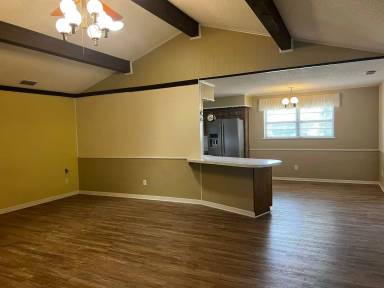 Main picture of 993 Mockingbird St