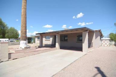 Main picture of 518 W Santa Paula St