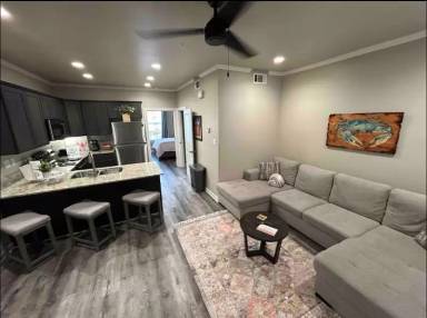 Main picture of 305 W 2nd St