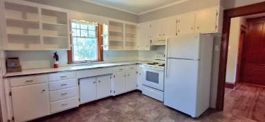 Main picture of 326 E High St