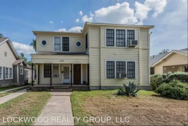 Main picture of 2020 W Kings Hwy