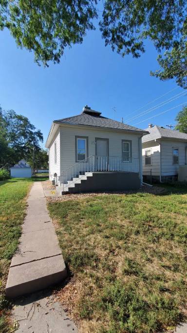 Main picture of 1205 Claremont St