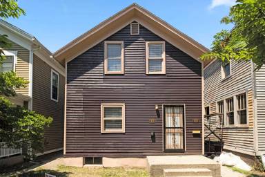 Main picture of 918 W Jefferson Blvd