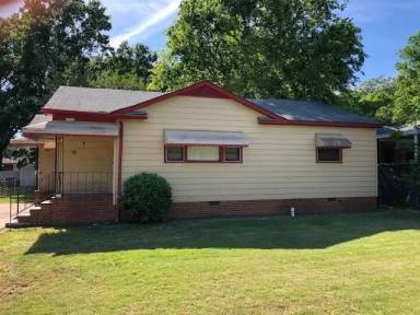 Main picture of 2343 Bond Ave