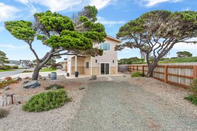 Main picture of 975 Ocean Dr SW