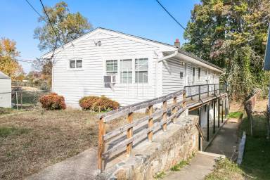 Main picture of 339 Dixie Broadway