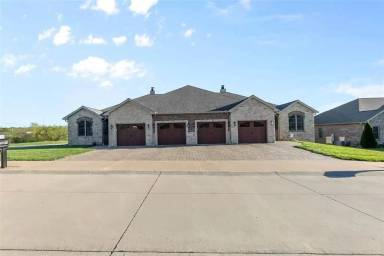 Main picture of 103 Autumn Leaf Dr
