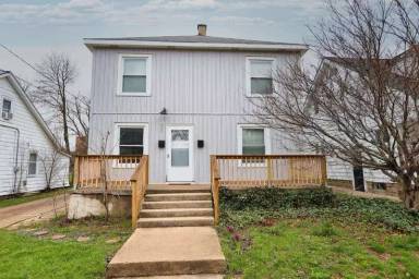 Main picture of 829 Flat St NE
