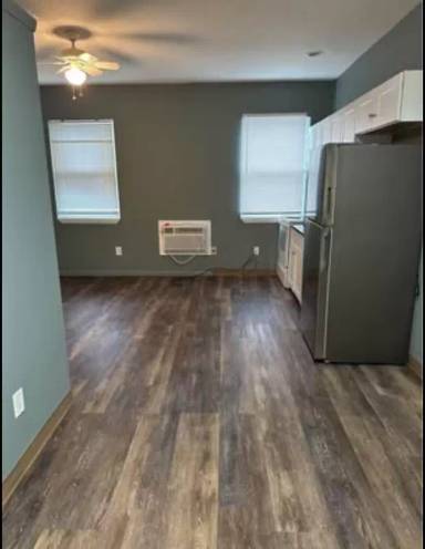 Main picture of 11 Pine St