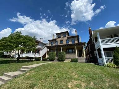 Main picture of 1722 Summit St