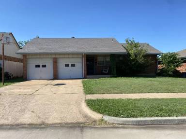 Main picture of 905 NE 6th St