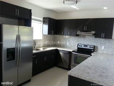 Main picture of 1049 SW 11th St