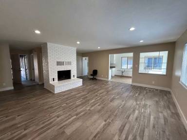 Main picture of 884 Modesto Ave