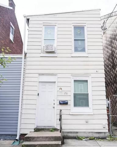 Main picture of 152 S Penn St