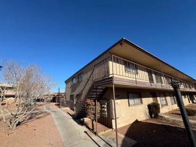 Main picture of 615 S Royal Crest Cir