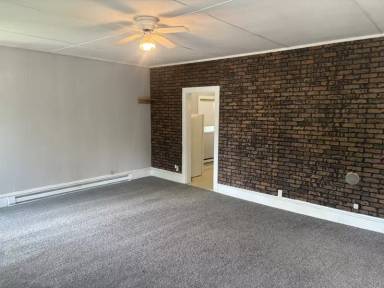 Main picture of 68 W Carson St