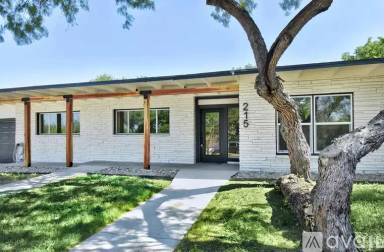 Main picture of 215 Shadywood Ln