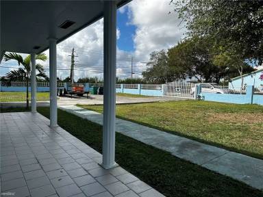 Main picture of 965 NW 10th St