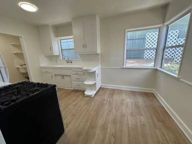 Main picture of 909 N Cedar St