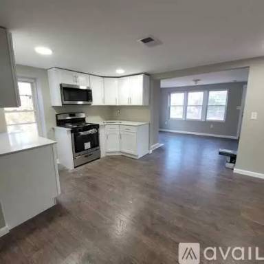 Main picture of 1549 N West Blvd