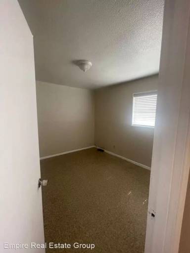 Main picture of 1200 N Llano Dr
