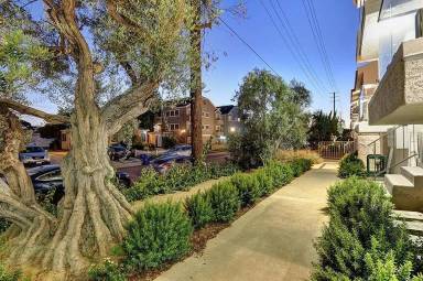 Main picture of 6615 W 86th Pl
