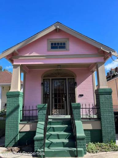 Main picture of 2543 Saint Philip St