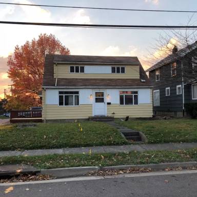 Main picture of 960 Dan St